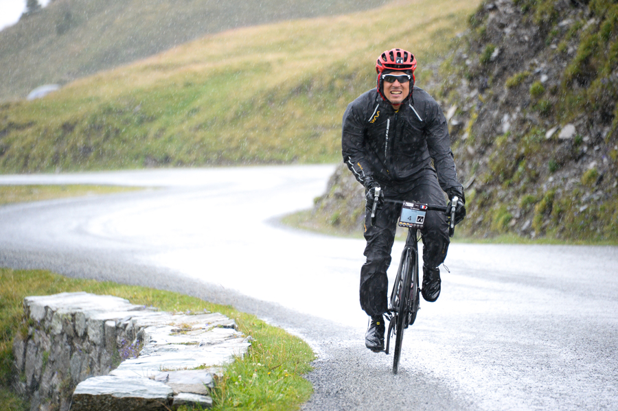 velo támar disc specialized sous la pluie dans le col du glandons